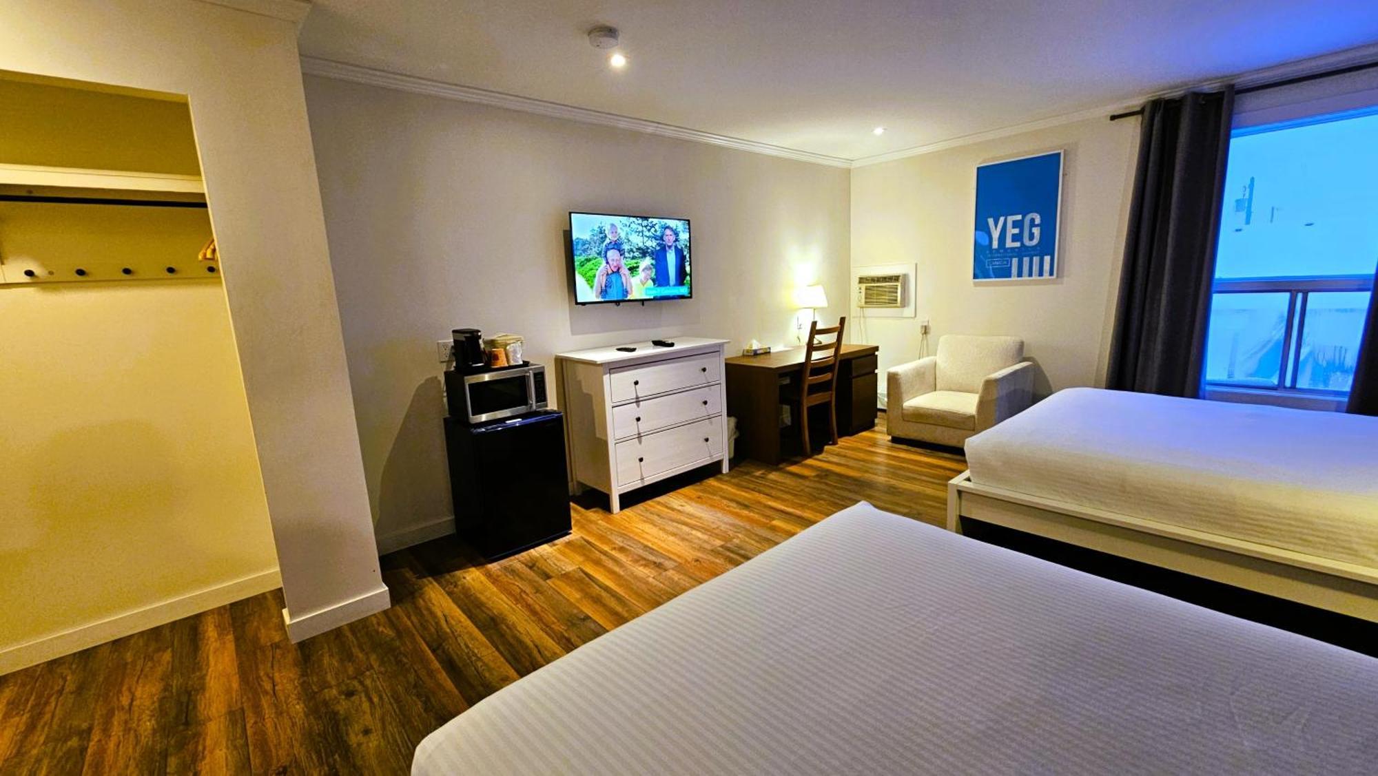Cloud 9 Inn Whitecourt Eksteriør billede