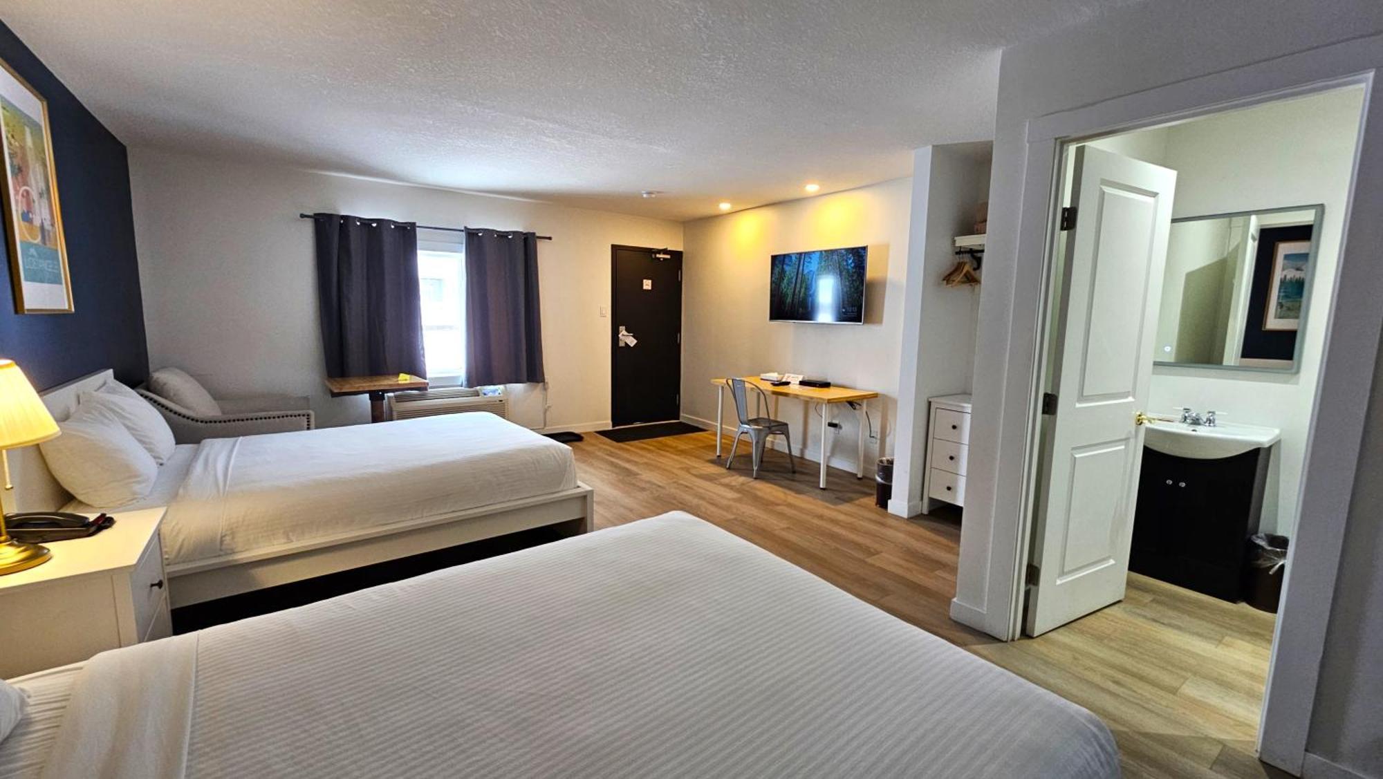 Cloud 9 Inn Whitecourt Eksteriør billede