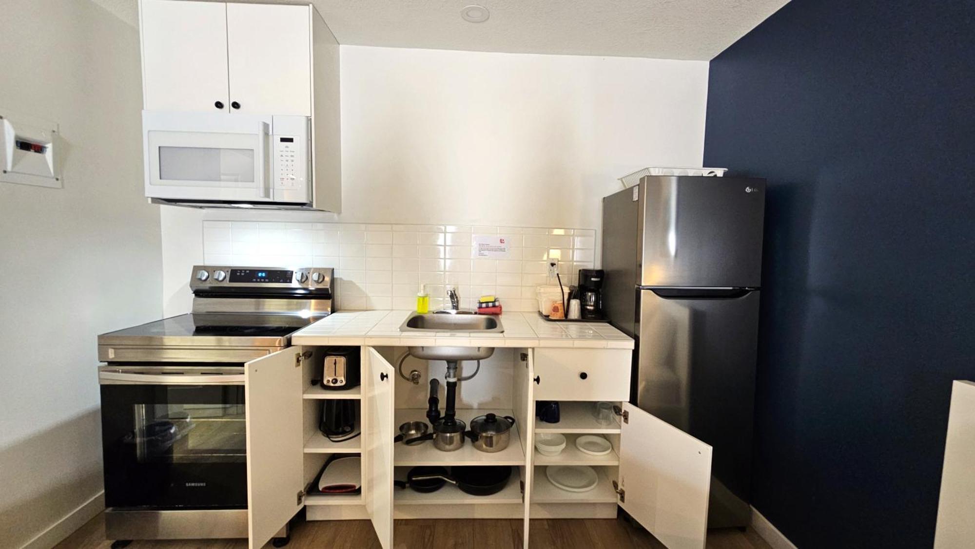 Cloud 9 Inn Whitecourt Eksteriør billede