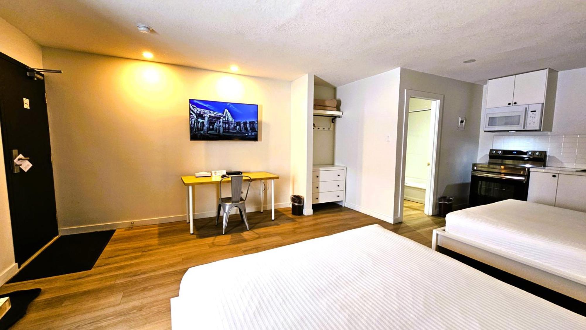 Cloud 9 Inn Whitecourt Eksteriør billede
