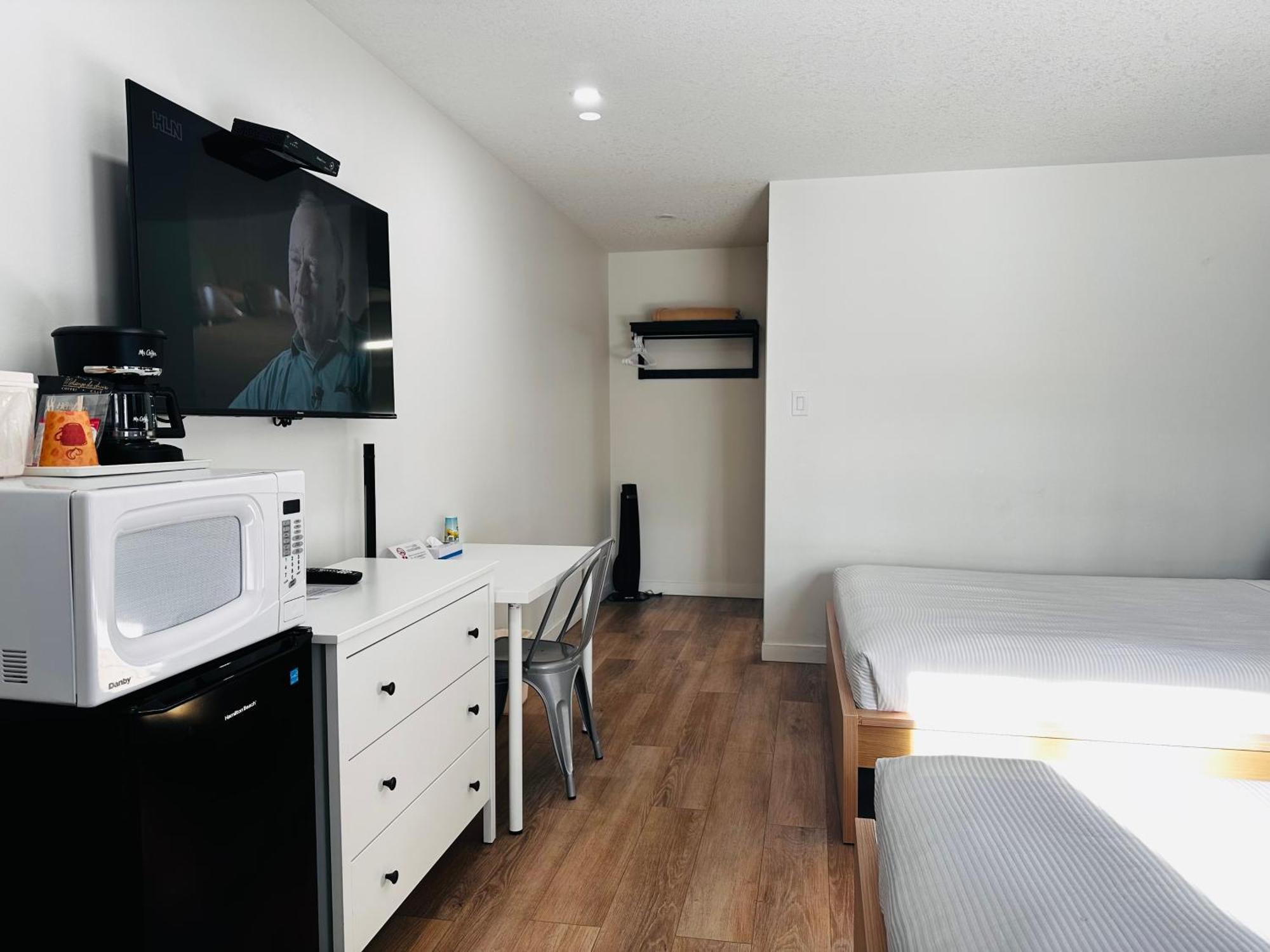 Cloud 9 Inn Whitecourt Eksteriør billede
